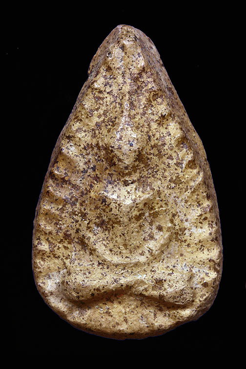 พระกลีบบัวเนื้อดินกรุวัดลิงขบ