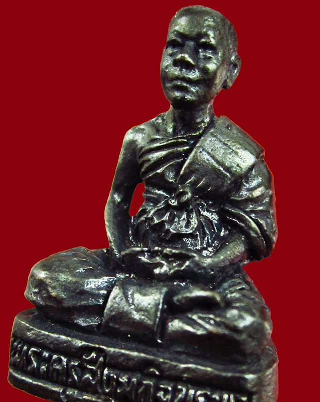 รูปหล่อรุ่นแรกพิมพ์ใหญ่เนื้อทองแดง รุ่น ที่ระฤกหล่อรูปเหมือน หลวงปู่บัว ถามโก วัดศรีบุรพาราม ปี ๒๕๔๑