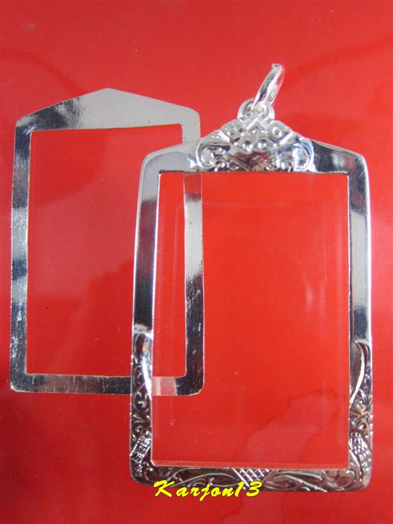 ตลับเงินปิดหลังขัดเงา เงิน 90%  หนักประมาณ 5.9 กรัม งานแกะมือ   เคาะเดียวครับ