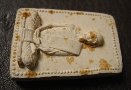 พระผงรูปเหมือนเจ้าคุณนร เนื้อผงใบตอง ปี ๒๕๑๕