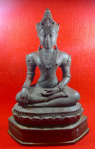 พระบูชาทรงเครื่อง 