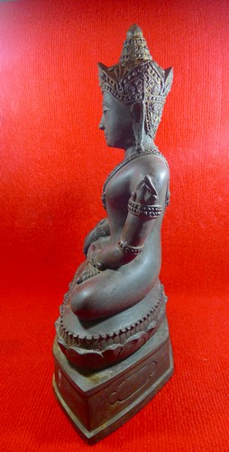 พระบูชาทรงเครื่อง 