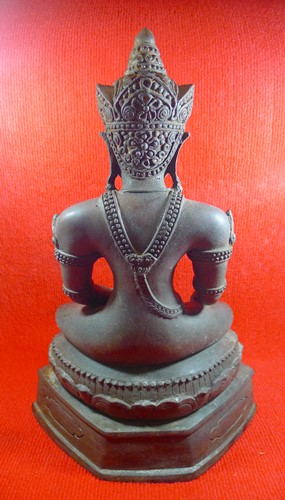 พระบูชาทรงเครื่อง 