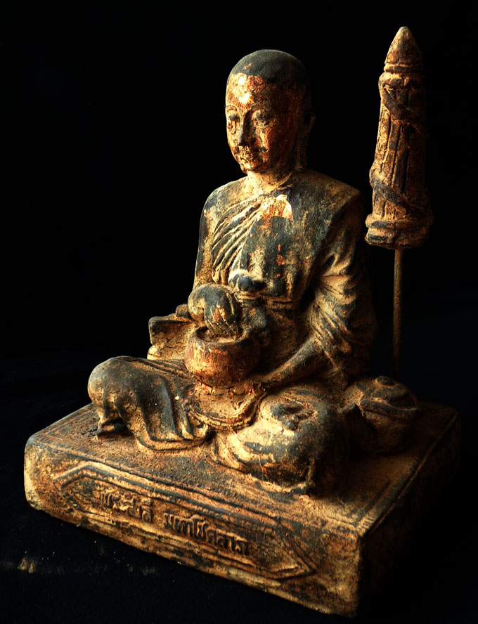 ( พระสิวลี) เนื้อศิลาแรงหล่อลงลักดำ ผิดทอง แต่งผิวเก่า ดูเข้มขลังมาก หน้าตัก 5 นิ้ว พุทธศิลป์ใหม่ พุ