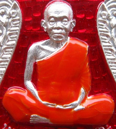 เหรียญเสมาหน้าเลื่อน นิรันตรายเหนือดวง หลวงพ่อคูณ ปี2557 เนื้อเงินลงยาแดง หมายเลข 771