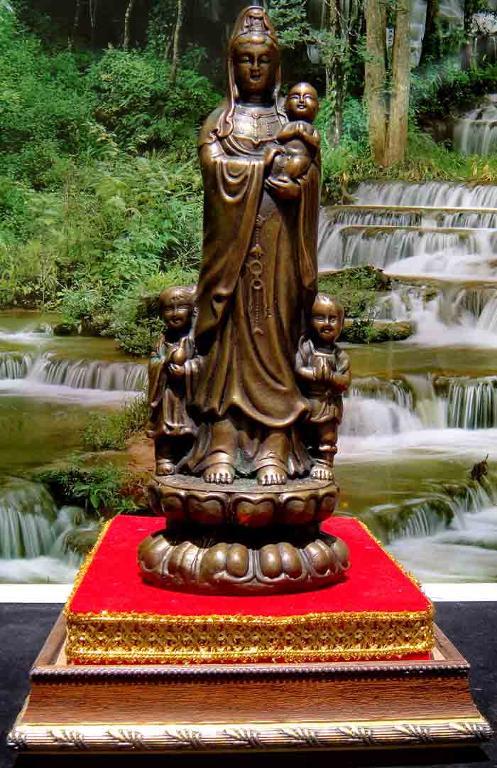 ***เจ้าแม่กวนอิม ปรางค์อุ้มเด็กประทับยืนบนฐานดอกบัว เจ้าแม่กวนอิม ปรางค์อุ้มเด็กประทับยืนบนฐานดอกบัว