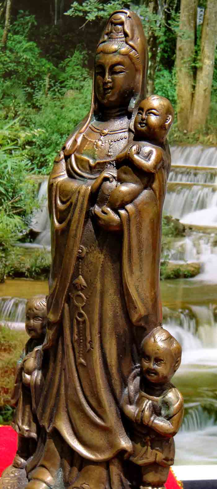 ***เจ้าแม่กวนอิม ปรางค์อุ้มเด็กประทับยืนบนฐานดอกบัว เจ้าแม่กวนอิม ปรางค์อุ้มเด็กประทับยืนบนฐานดอกบัว