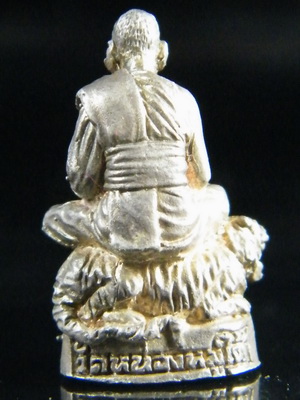 (เคาะเดียว) รูปหล่อ เนื้อเงิน หลวงพ่อเปิ่น วัดบางพระ นั่งเสือ ออกวัดหนองหมูใต้ ปี 36