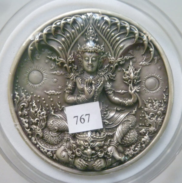 อภิปัญญามหาเศรษฐี เหรียญเงิน พิมพ์ใหญ่ 5.5 ซม. เลข ๗๖๗ +ผ้ายันต์สีเหลืองชุดกรรมการ