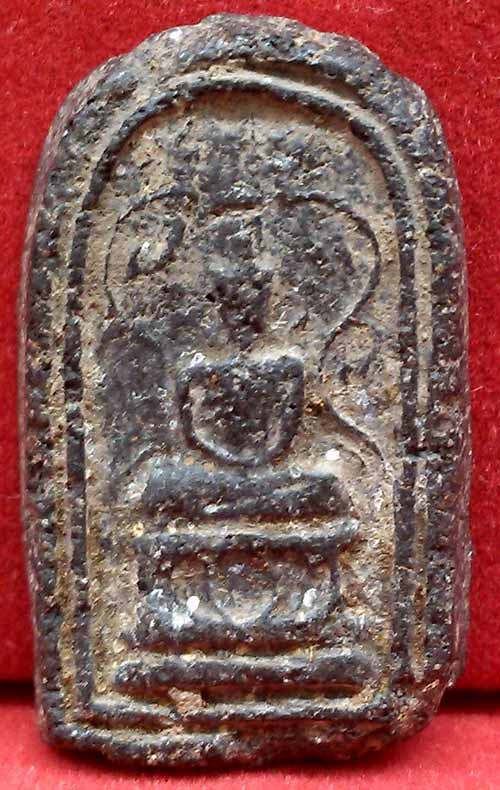 *พิมพ์สมาธิ ซุ้มเถาวัลย์ เนื้อดินดิบ กรุวัดชนะสงคราม กทม.*