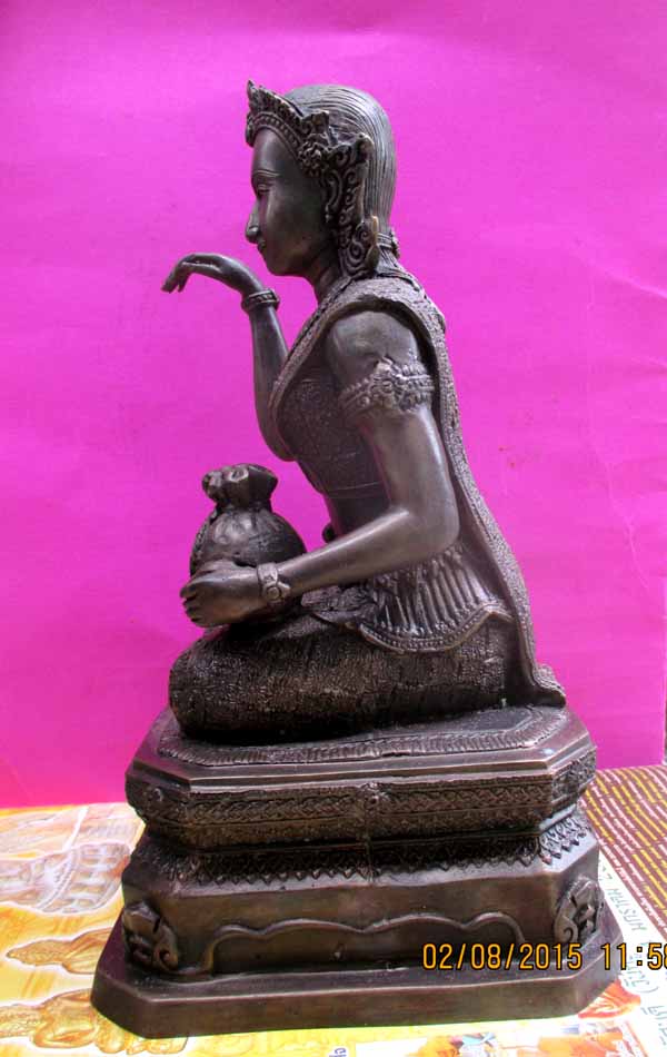 นางกวักหลวงพ่อรวยวัดตะโกปี57ขนาดหน้าตัก5นิ้ว สูง9 นิ้วเคาะเดียวเเดงครับ