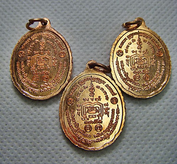 ๓เหรียญหลวงพ่อรวย วัดตะโก รุ่นชนะจนเนื้อทองแดงตอกโค๊ด ปี๕๖สวยๆพร้อมกล่องเคาะเดียวครับ(4)