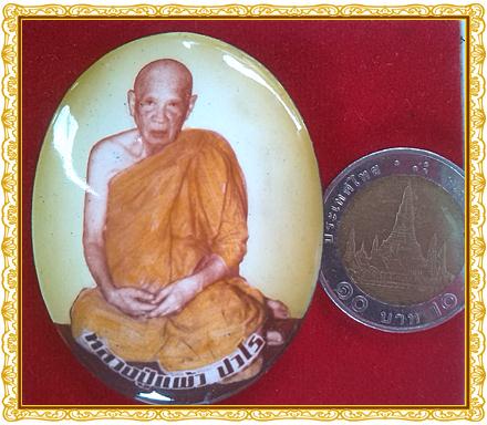 หลวงปู่แผ้ว ล็อกเก็ตใหญ่ กับ เหรียญที่ระลึกสร้างอุโบสถ 