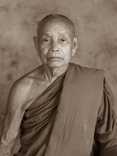 เหรียญรุ่นแรกพระครูถาวร วัดบ่อจิก : สร้างน้อย : หายาก : มากประสบการณ์