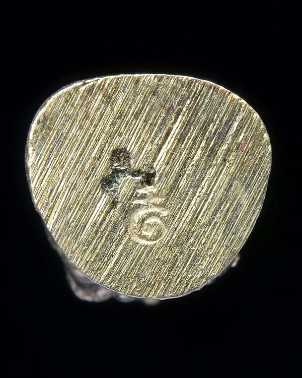 ลอยองค์จิ๋ว จตุคามรามเทพ รุ่นเงินไหลมา 3 เนื้อเงิน ขนาด 2 CM. พร้อมกล่องเดิมจากวัด