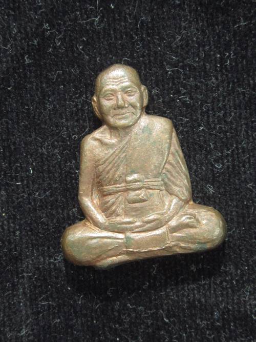 ปั๊มรูปเหมือนแจกทาน หลวงพ่อเปิ่น เนื้อทองแดง กล่องเดิม.....10407