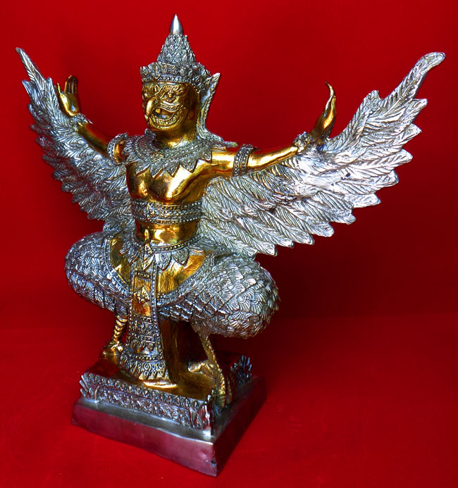 พญาครุฑบูชา เนื้อทองเหลือง 2 กษัตริย์ หนัก 5000 กรัม ปีกกว้าง 15 นิ้ว สูง 13 นิ้ว