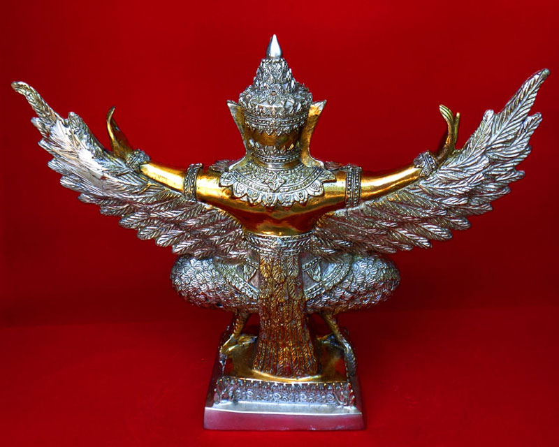 พญาครุฑบูชา เนื้อทองเหลือง 2 กษัตริย์ หนัก 5000 กรัม ปีกกว้าง 15 นิ้ว สูง 13 นิ้ว