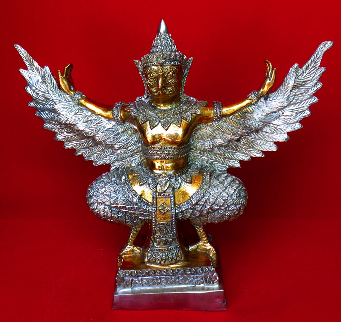 พญาครุฑบูชา เนื้อทองเหลือง 2 กษัตริย์ หนัก 5000 กรัม ปีกกว้าง 15 นิ้ว สูง 13 นิ้ว