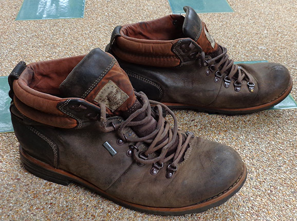 รองเท้า Clarks ของแท้ครับ แบรนด์ดังระดับโลก จากอังกฤษ ยอดขายติดอันดับ top 5 ของโลก