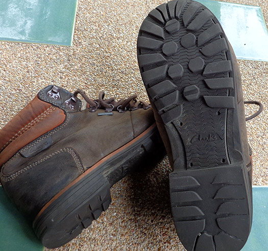 รองเท้า Clarks ของแท้ครับ แบรนด์ดังระดับโลก จากอังกฤษ ยอดขายติดอันดับ top 5 ของโลก