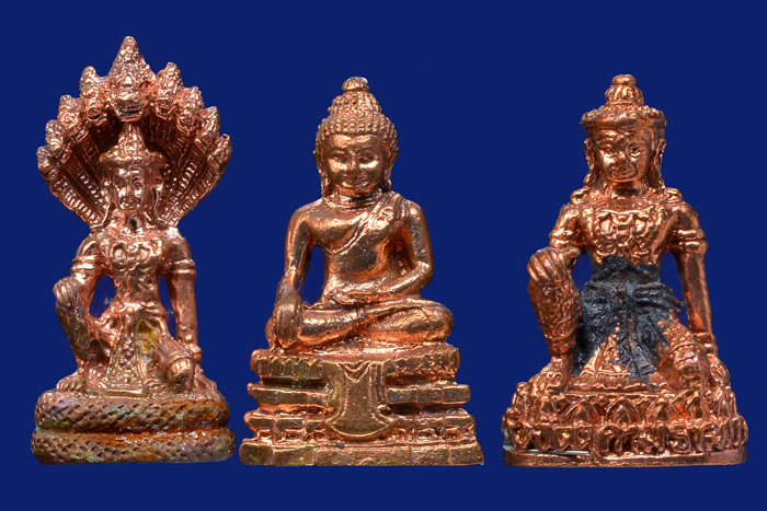 ลอยองค์ จตุคามรามเทพ + พระพุทธสิหิงค์ รุ่น เงินไหลมา 3 ขนาด 3.2 CM. พร้อมกล่องเดิมจากวัด