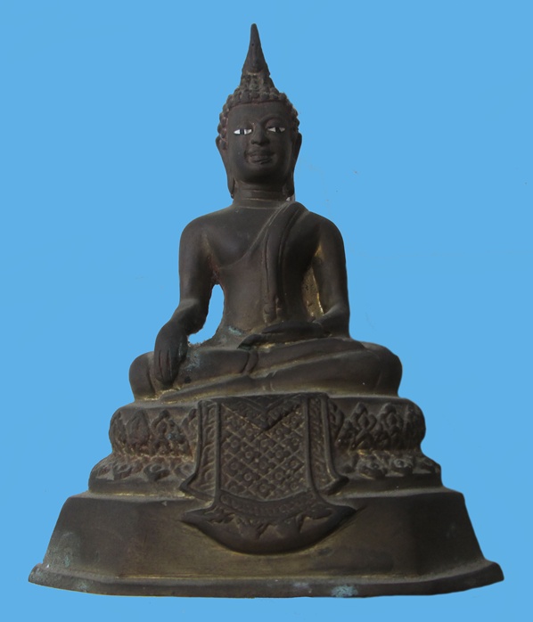 พระบูชาเนื้อทองเหลืองปางมารวิชัย ขนาดหน้าตักประมาณ 3 นิ้ว สภาพจากหิ้งที่บ้านครับ