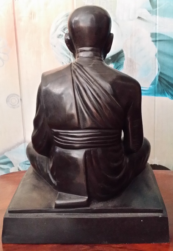 พระบูชาหลวงพ่อทวด วัดช้างให้ ปี2545 หน้าตัก 9 นิ้ว..ใต้ฐานบรรจุเหรียญ..ไม่แพงครับ..