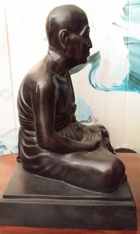 พระบูชาหลวงพ่อทวด วัดช้างให้ ปี2545 หน้าตัก 9 นิ้ว..ใต้ฐานบรรจุเหรียญ..ไม่แพงครับ..