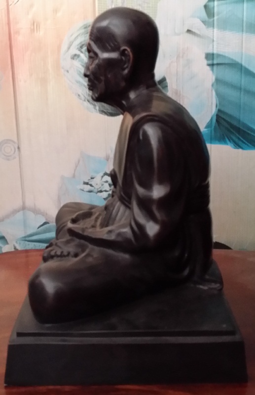 พระบูชาหลวงพ่อทวด วัดช้างให้ ปี2545 หน้าตัก 9 นิ้ว..ใต้ฐานบรรจุเหรียญ..ไม่แพงครับ..