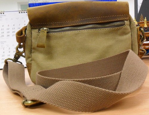 กระเป๋าสะพายข้างวินเทจ ใบเล็ก สีน้ำตาล