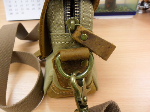 กระเป๋าสะพายข้างวินเทจ ใบเล็ก สีน้ำตาล