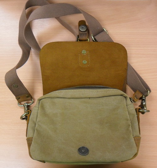 กระเป๋าสะพายข้างวินเทจ ใบเล็ก สีน้ำตาล