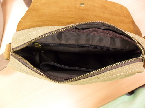 กระเป๋าสะพายข้างวินเทจ ใบเล็ก สีน้ำตาล