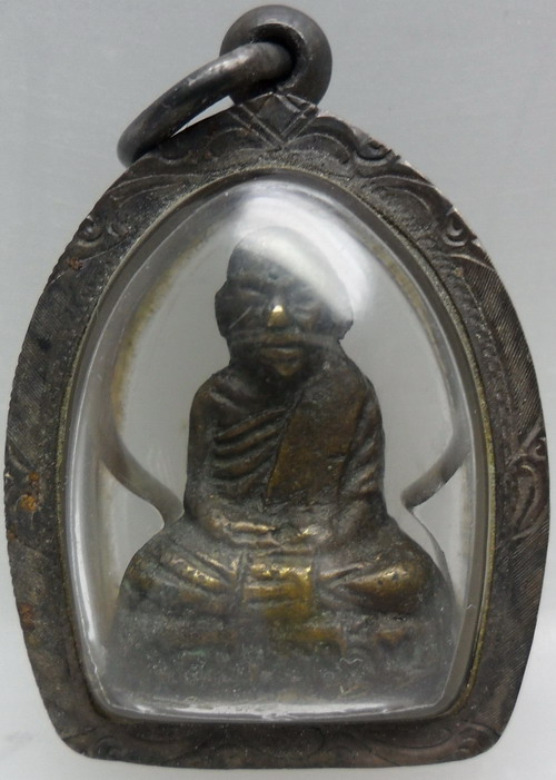 พ่อท่านคล้าย หล่อโบราณ พิมพ์ เล็ก ทั้งวัดสวนขันธ์(เลี่ยมเงินเก่า)