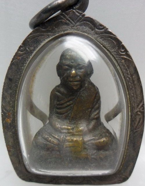 พ่อท่านคล้าย หล่อโบราณ พิมพ์ เล็ก ทั้งวัดสวนขันธ์(เลี่ยมเงินเก่า)