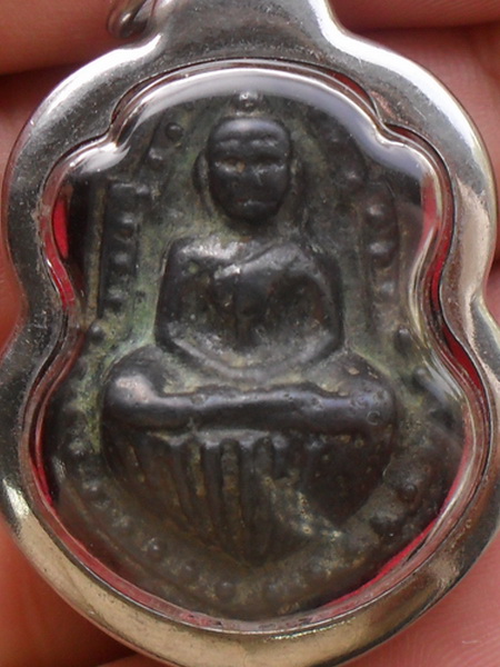 เหรียญหล่อโบราณ หลวงพ่อโตวัดหลักหก จ.ราชบุรี ปี๒๔๗๐ รุ่นแรก เนื้อเมฆพัตร