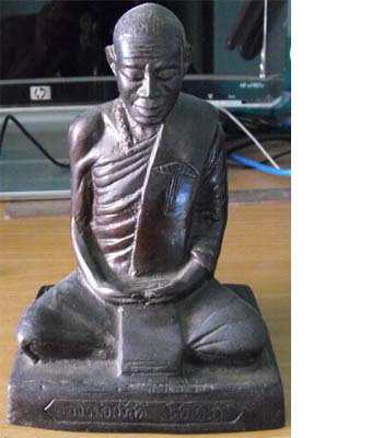 หลวงพ่อสวัสดิ์ โสตถิโก รุ่นแรก5นิ้ว(ดินไทย) รวม 2องค์