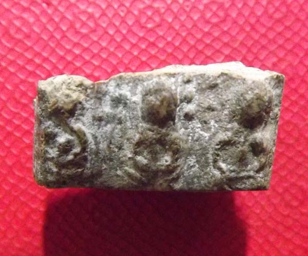 พระกรุนาดูน ตัด3องค์ พิมพ์ตุ๊กตา จ.มหาสารคาม อายุ1200 ปี