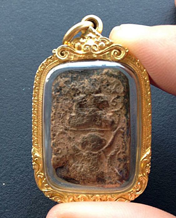 หลวงพ่อปาน วัดบางนมโค พิมพ์ทรงหนุมานใหญ่ เนื้อดิน ปี2460 จ.พระนครศรีอยุธยา เลี่ยมทองสั่งทำหนาๆ