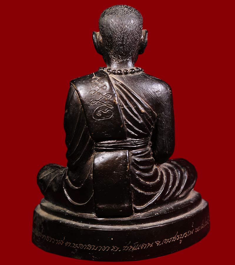 พระบูชาหลวงพ่อสวัสดิ์ โสตฺถิโก วัดห้วยตูมสุทธาวาส จ.เพชรบูรณ ์ หน้าตัก 5 นิ้ ว สูง ๘ นิ้ว พ.ศ.๒๕๔๘