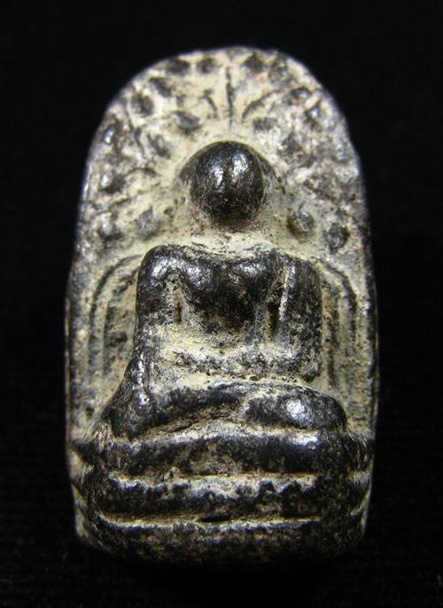 พระเนื้อดิน เนื้อหามวลสารดี สวยไม่ทราบที่ครับ