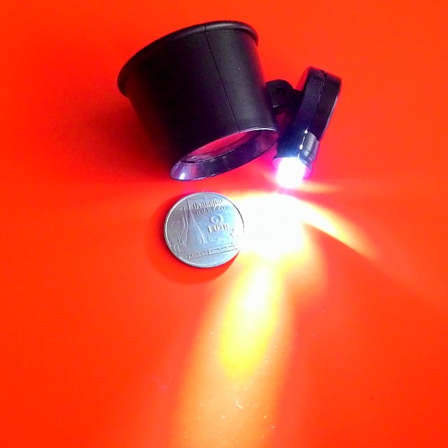 กล้องซ่อมนาฬิกา แว่นขยาย10 เท่าตัวกล้องทำพสาสติกสีดำอย่างดีตัวกล้องมีน้ำหนักเบามากมีไฟLEDส่องสว่าง 