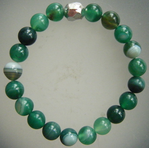 กำไลข้อมือ หินอาเกตสีเขียว เม็ดหินขนาด 8 มิลลิเมตร 