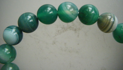 กำไลข้อมือ หินอาเกตสีเขียว เม็ดหินขนาด 8 มิลลิเมตร 