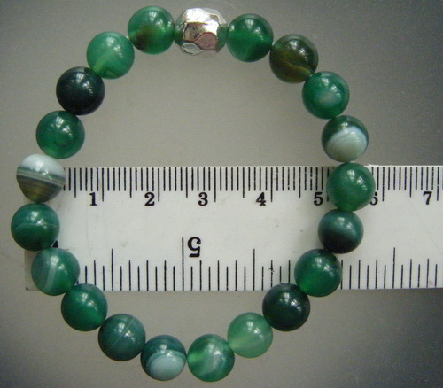 กำไลข้อมือ หินอาเกตสีเขียว เม็ดหินขนาด 8 มิลลิเมตร 