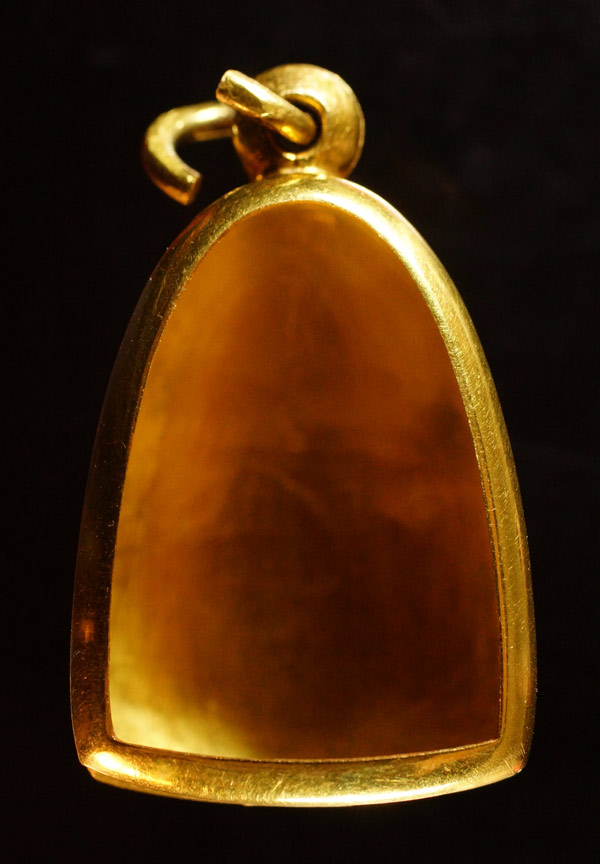 ตลับทอง มือสอง ใส่รูปเหมือน หนัก 22.5 กรัม ด้านใน สูง 3 ซม.ก ว้าง 2.5 ซม.