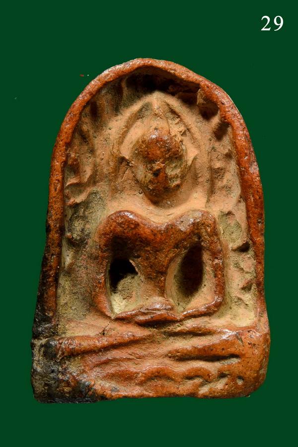 พระกรุเนื้อดินพิมพ์ซุ้มกอใหญ่มีกนกข้าง กรุฝั่งทุ่ง จ. กำแพงเพชร (เคาะเดียวคับ)