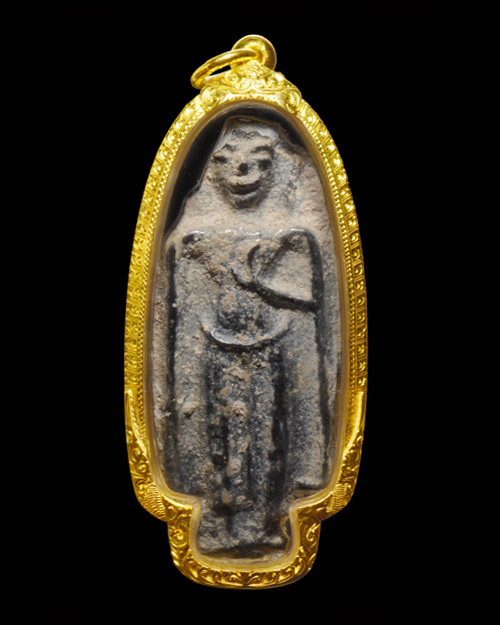 พระร่วงยืน พิมพ์ใหญ่ กรุวังเพิ่ม จ.ขอนแก่น เนื้อตะกั่วสนิมแดง สภาพสวยมากมาก+เลี่ยมทอง10,000บาท+บัตร