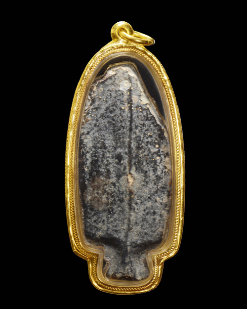 พระร่วงยืน พิมพ์ใหญ่ กรุวังเพิ่ม จ.ขอนแก่น เนื้อตะกั่วสนิมแดง สภาพสวยมากมาก+เลี่ยมทอง10,000บาท+บัตร